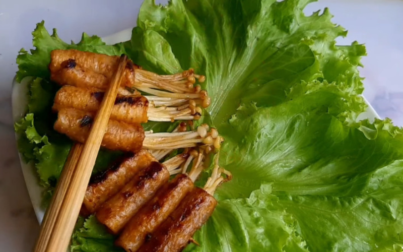 thịt cuộn nấm kim châm chay (ảnh 5)