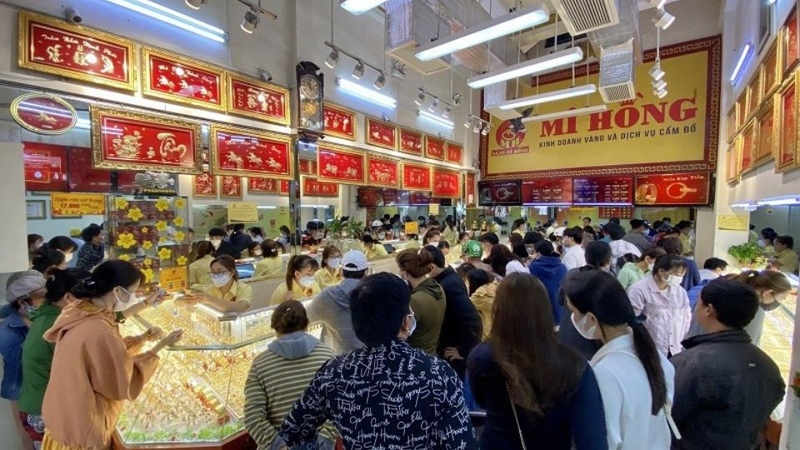 Đổi tiền tại các tiệm vàng lớn