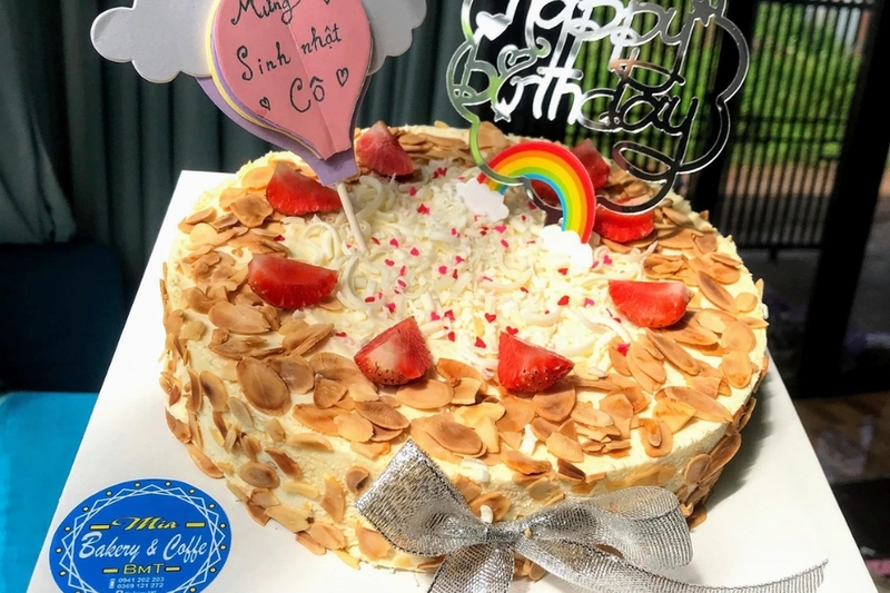 Bánh kem bắp hạnh nhân giòn