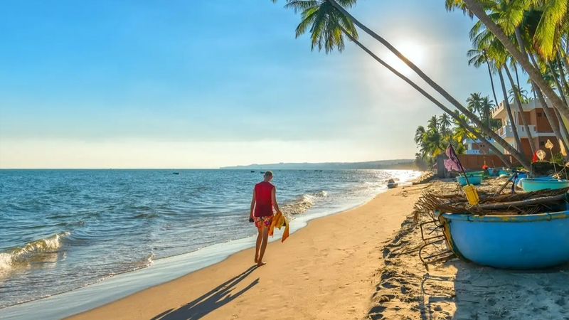 Mũi Né thu hút nhờ những bãi biển xanh ngắt