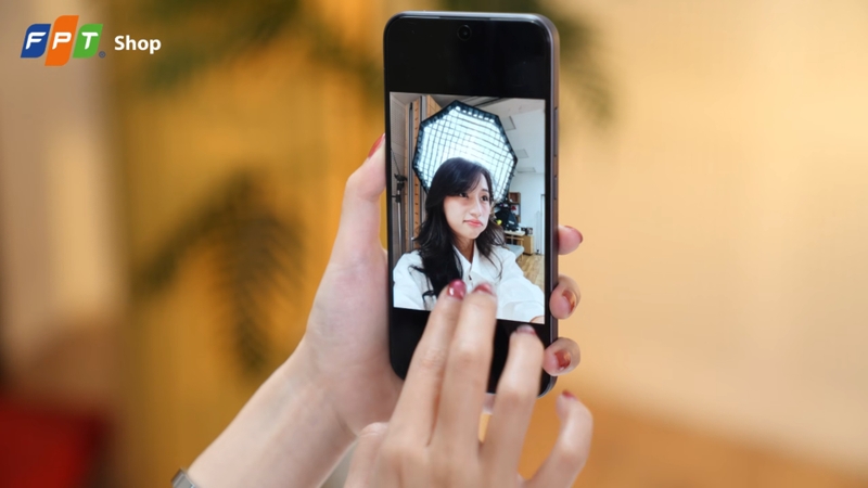 Các công cụ tích hợp như Tỏa sáng chân dung AI hay AI Popout 2.0