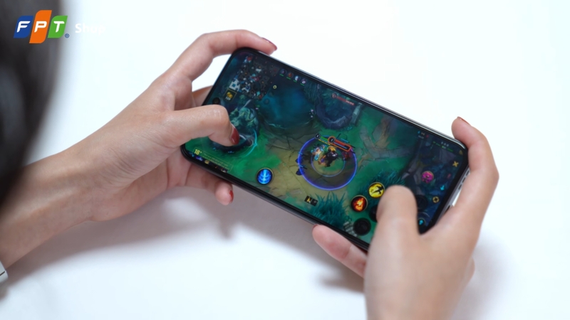 Khi trải nghiệm tựa game quen thuộc như Liên Quân Mobile, máy duy trì ổn định khung hình ở mức 60 FPS
