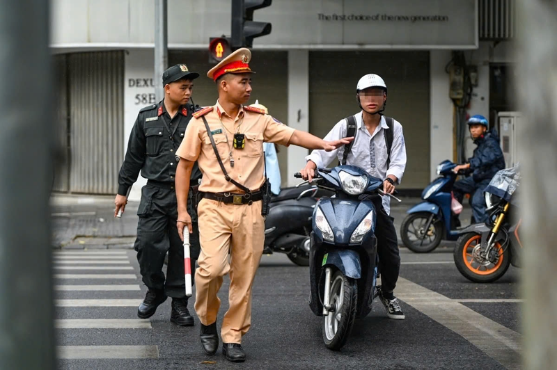 15 tuổi chạy xe 50cc phạt bao nhiêu?