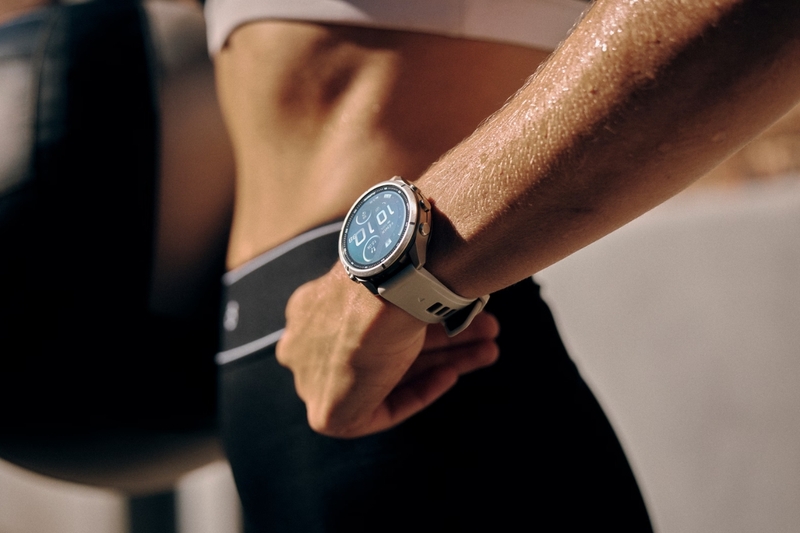 Garmin Fenix 9 Titanium 43mm AMOLED dây đeo silicon xám sương mù - 16