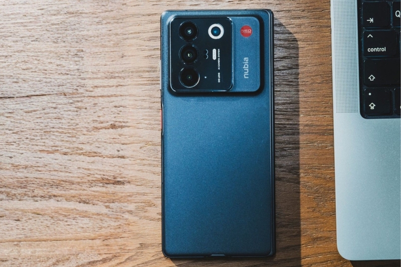 Nubia Fold - 3
