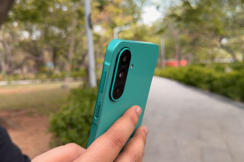 Chi tiết đánh giá Samsung Galaxy F70 Pro - 2