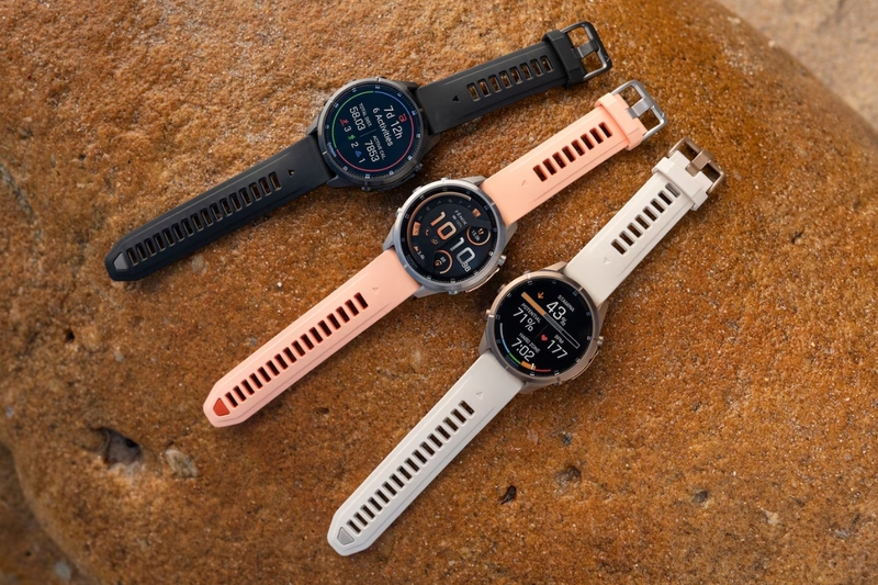 Garmin Fenix 9 Titanium 43mm AMOLED dây đeo silicon xám sương mù - 15