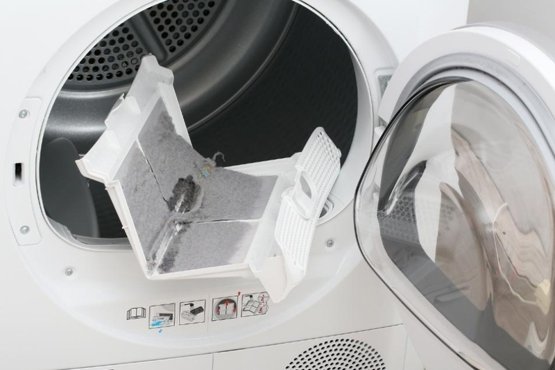 vệ sinh máy sấy bị mùi hôi 1