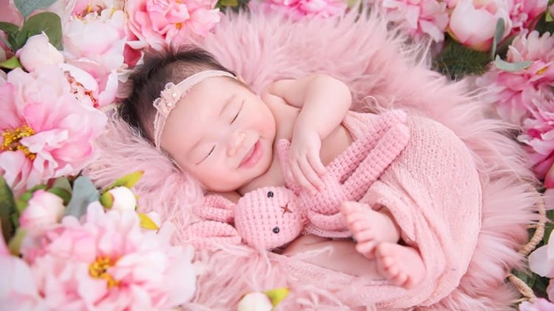 Nhóm tên mang ý nghĩa xinh đẹp, duyên dáng