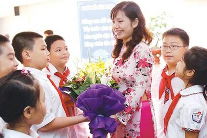 20/10 có tặng quà cho cô giáo không 9