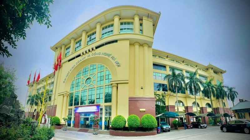 22 điểm khối D nên chọn trường nào 4