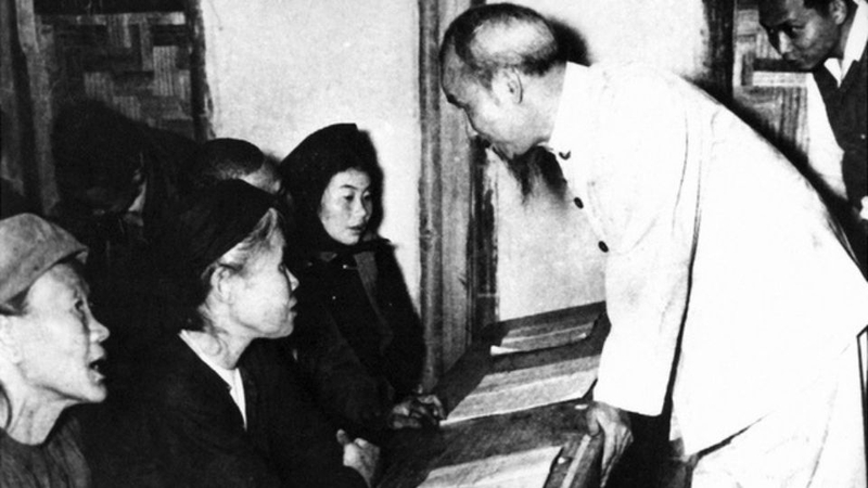 Chủ tịch Hồ Chí Minh và dấu ấn đặc biệt (24/11/1956)