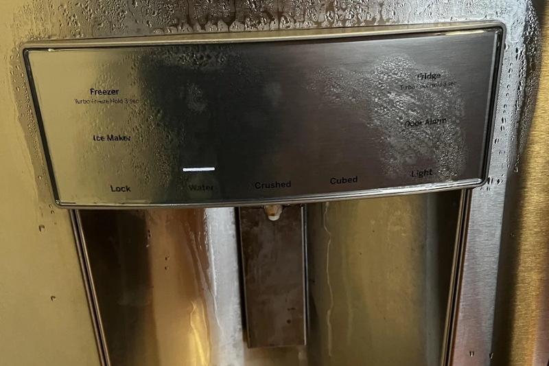 Tủ lạnh Panasonic bị đọng sương