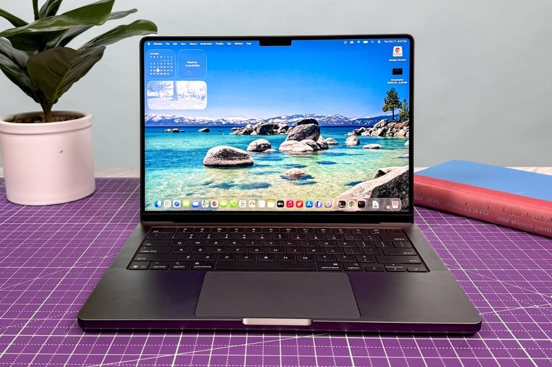 So sánh MacBook Pro M5 và M3 về màn hình