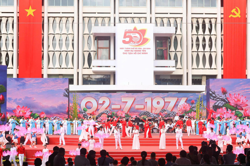 TP Hồ Chí Minh tổ chức trọng thể lễ kỷ niệm 50 năm mang tên Bác
