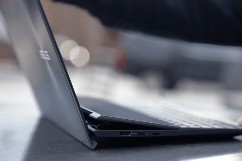 Bản lề Ergolift trong thiết kế laptop hiện đại