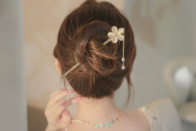 Cách búi tóc bằng trâm (5)