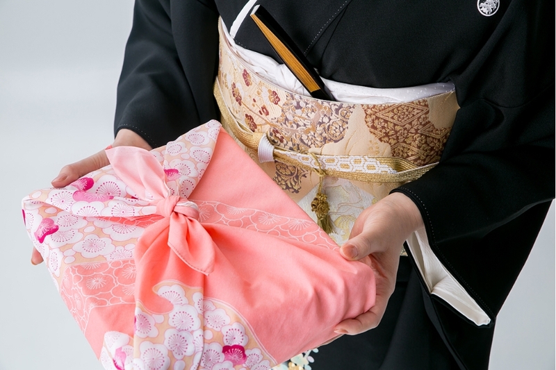 Furoshiki không chỉ là phương tiện gói đồ mà còn thể hiện nhiều giá trị văn hóa sâu sắc của người Nhật