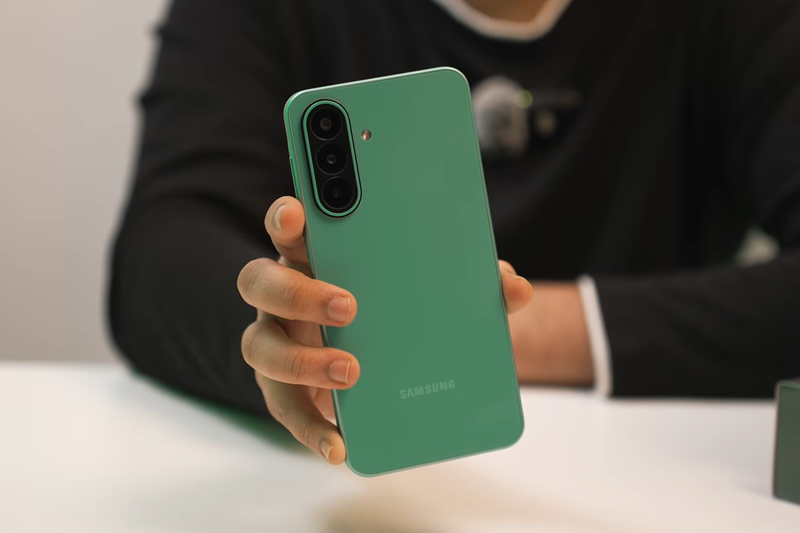 Chi tiết đánh giá Samsung Galaxy F70 Pro - 1