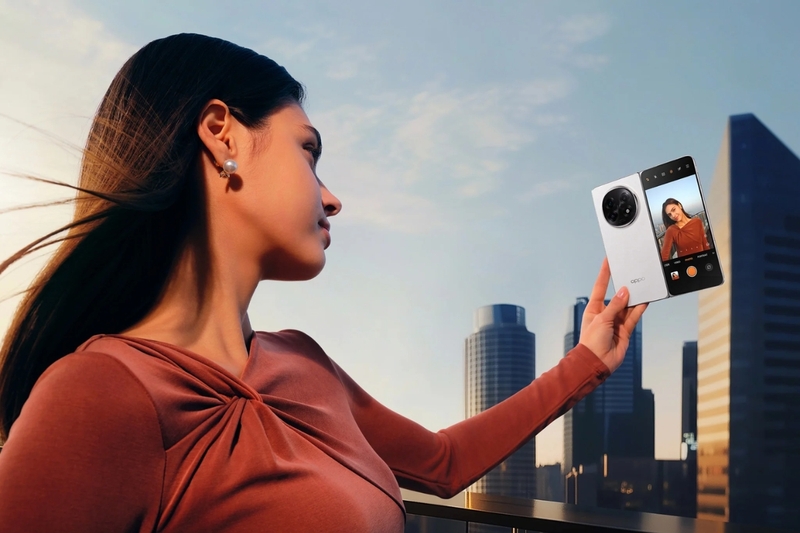 Dùng camera sau kết hợp màn hình ngoài trên điện thoại gập