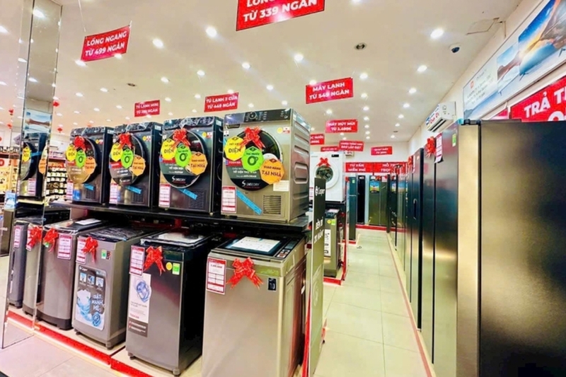 Khách hàng mua máy giặt cửa trên tại FPT Shop được hỗ trợ giao hàng miễn phí