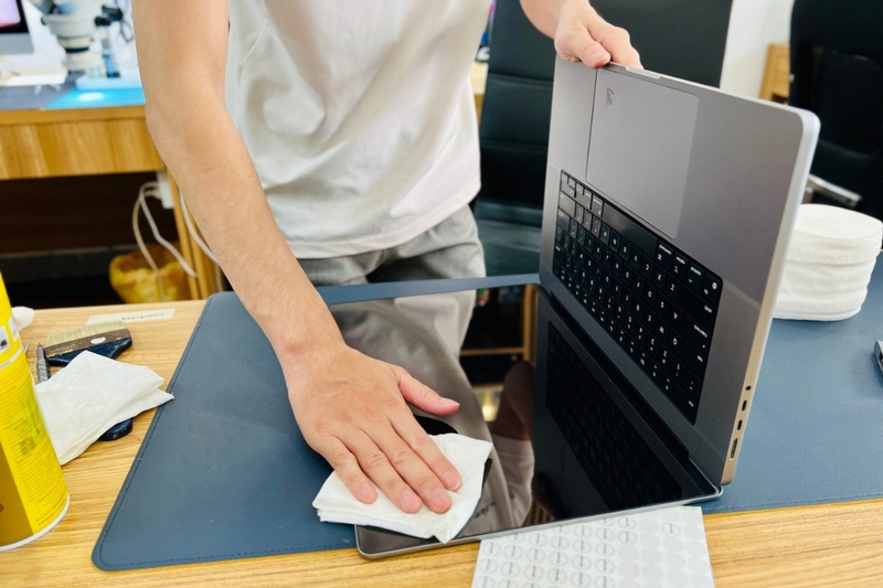 Giá vệ sinh MacBook - 1