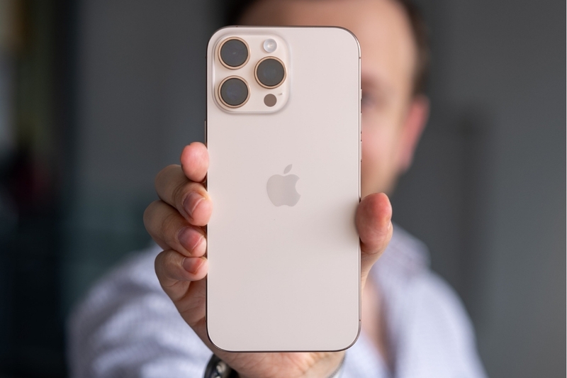 So sánh OPPO Find X8 Ultra và iPhone 16 Pro Max chi tiết - 2