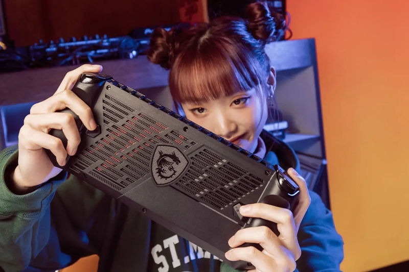 Đánh giá MSI Claw 7 AI (2)