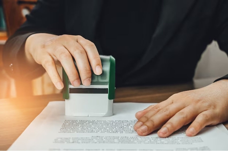 Tiếng nói và chữ viết dùng trong chứng thực hợp đồng, giao dịch
