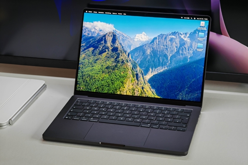So sánh MacBook Pro M5 và M3 về thiết kế - 1