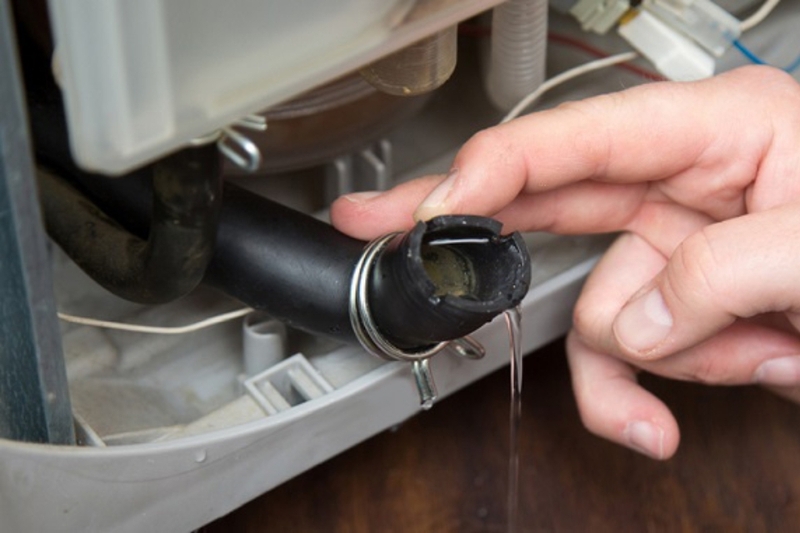 Những nguyên nhân phổ biến dẫn đến máy giặt bị trào nước