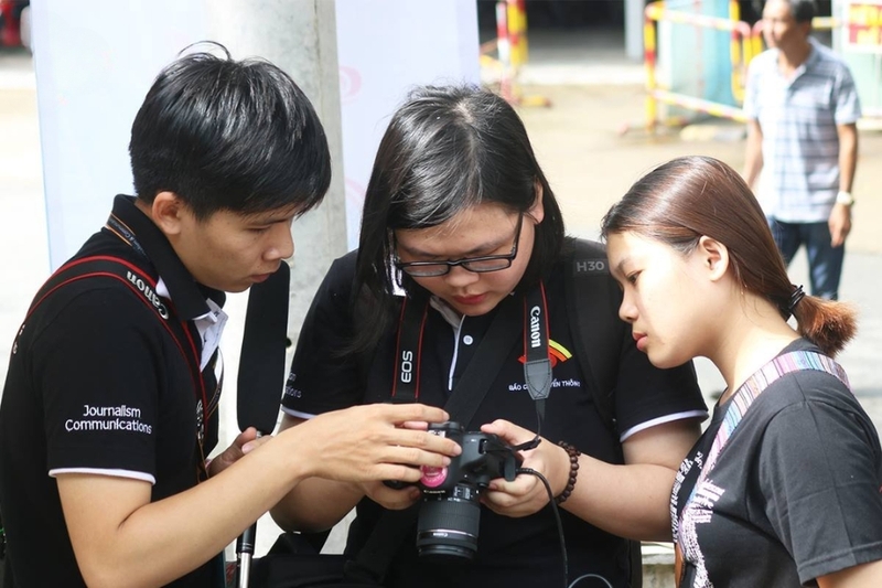 Nhiếp ảnh gia (3)