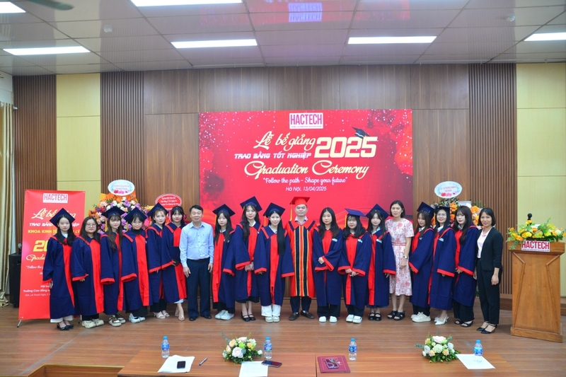 Theo Luật Giáo dục nghề nghiệp 2014, cao đẳng được tổ chức theo hai hình thức