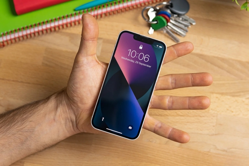 Có nên mua iPhone 13 Mini trong năm 2026 (12