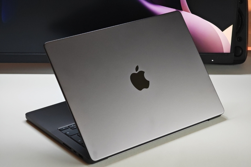 So sánh MacBook Pro M5 và M3 về thiết kế - 2