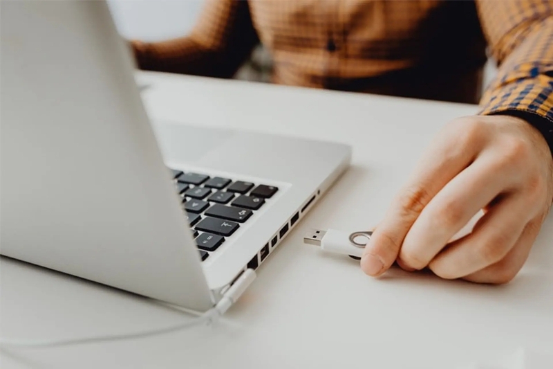 Khi cần sử dụng giữa Windows và macOS
