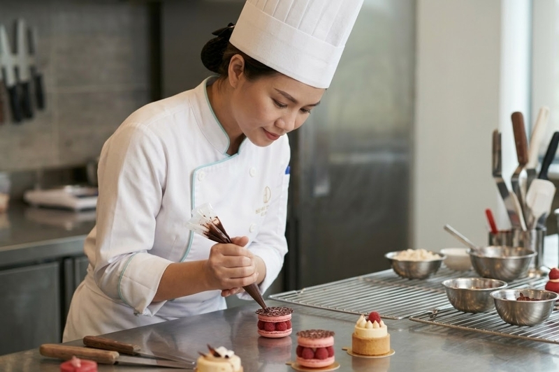 Pastry chef và line cook