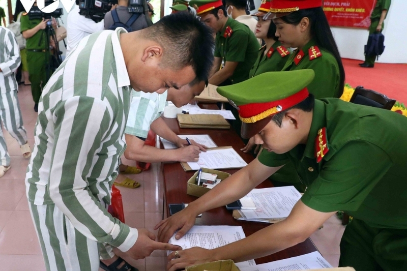 Trích xuất người bị tạm giữ, người bị tạm giam