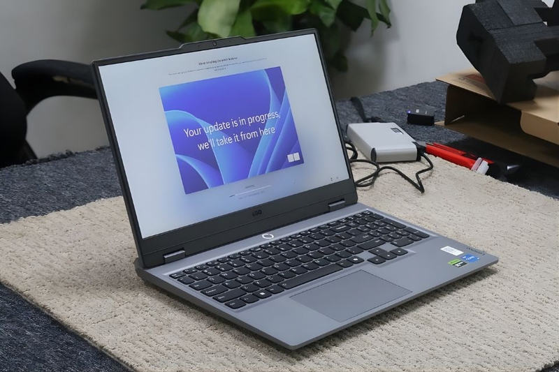 Lenovo LOQ 15IRX10 83JE00PEVN