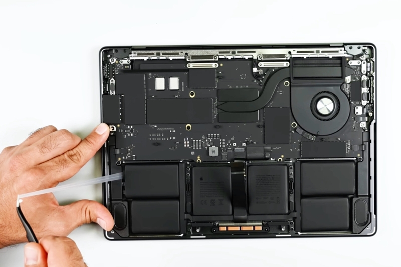 MacBook Pro M4 và M5