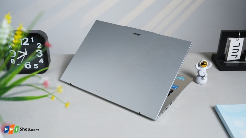 5 laptop học sinh/sinh viên “quốc dân” năm 2026 11