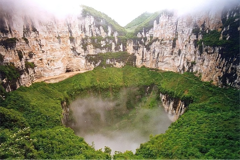 Xiaozhai Tiankeng - hố sụt lớn nhất thế giới