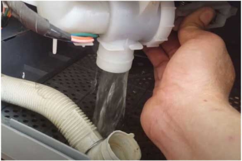 Xả nước khẩn cấp khỏi máy giặt