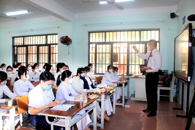 Chăm chỉ học tập và nỗ lực rèn luyện