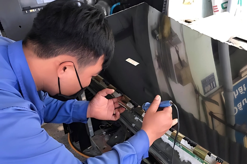 Tivi LG bị sọc màn hình (6)