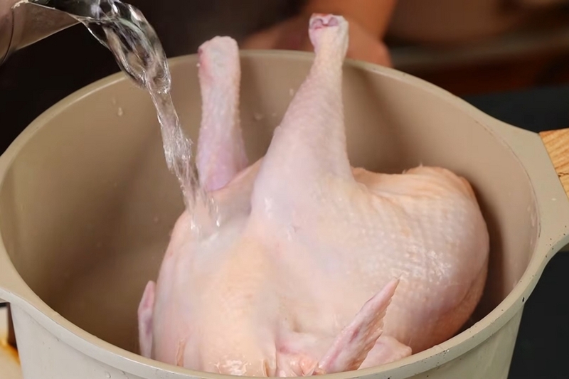 Chọn nồi luộc gà phù hợp