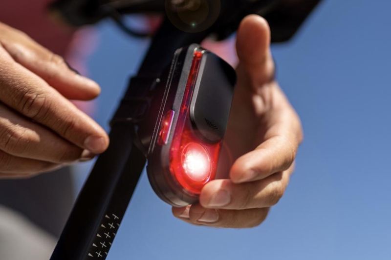 Đèn 100 lumen sáng nhất dòng Varia, tầm nhìn thấy 2km