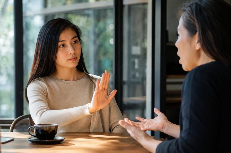 Dễ phản ứng mạnh với phê bình