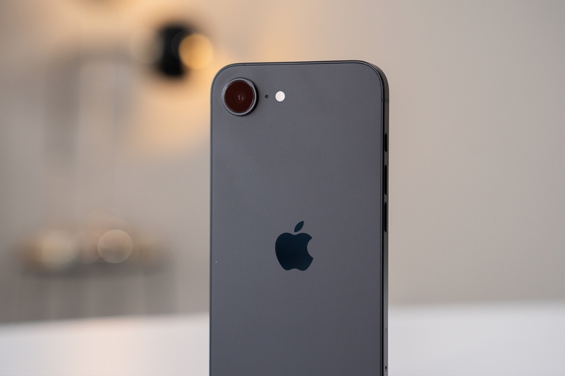 iPhone 16e