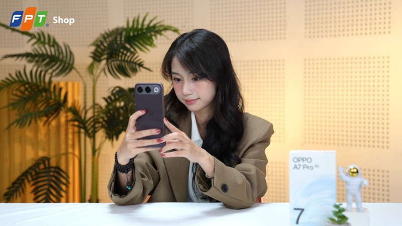 Phiên bản Titan ánh kim tạo được sức hút thị giác ngay từ cái nhìn đầu tiên